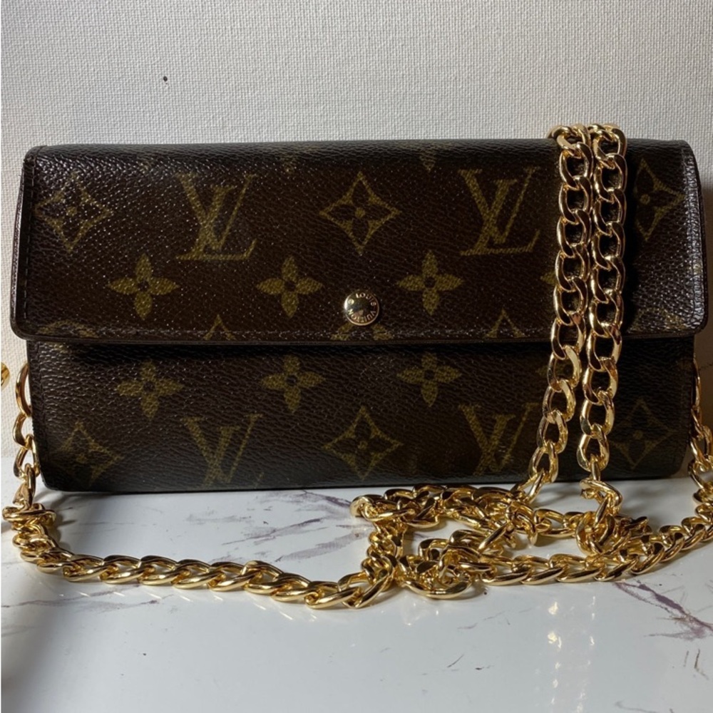 SOLDAuthentic Louis Vuitton Monogram Sarah Wallet - Picture 1 of 14